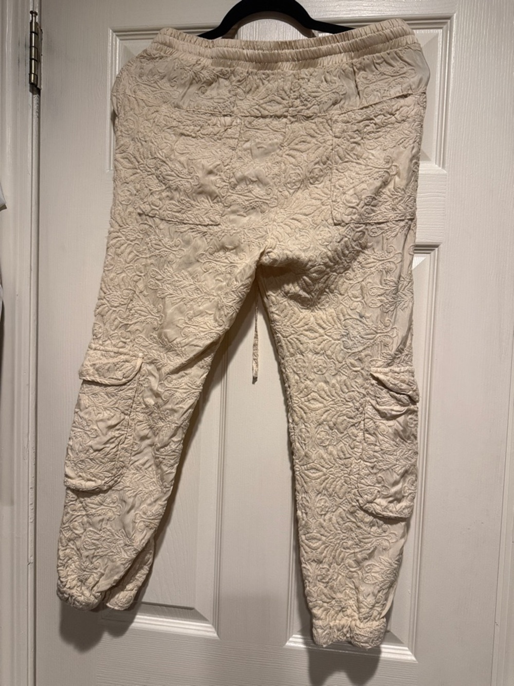 Johnny Was Cream Quilted Cargo Jogger Pants with Embroidered Floral Texture - Picture 4 of 4